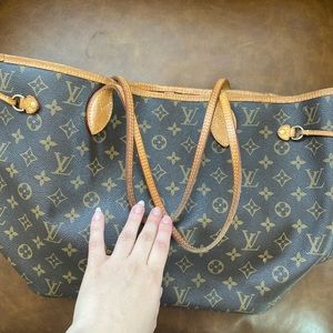 Louis Vuitton neverfull MM authentic.